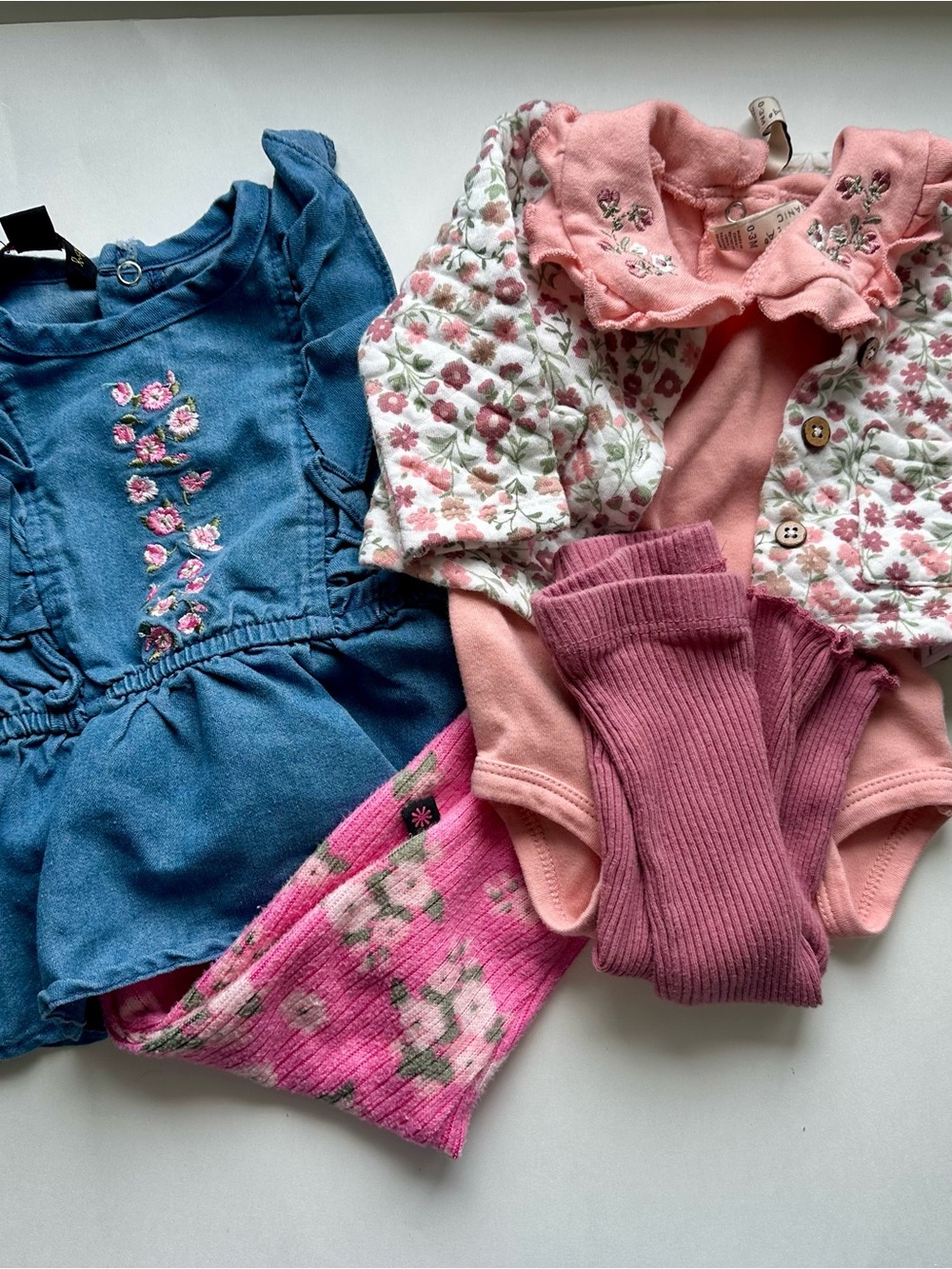 Baby girl 2 outfit set- leggings with floral tops.